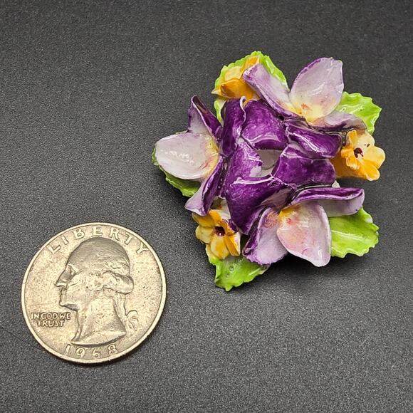 Porcelain Flower Brooch Purple Signed Made in England Dorothy Ann - Picture 2 of 7